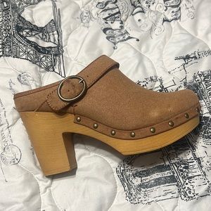 Color tan size 6